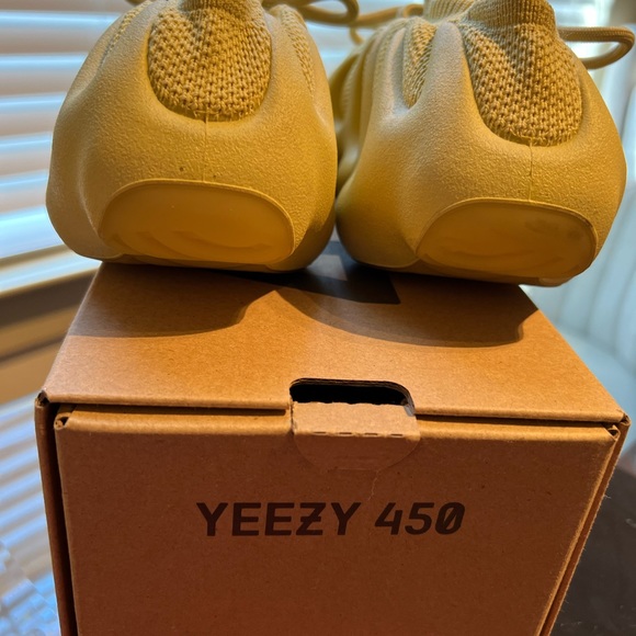 Yeezy 450 - Picture 3 of 5